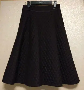 FOXEY 보르도 컬러 플레어 스커트 무릎 아래 기장