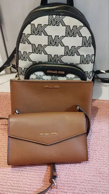 MICHAEL KORS 백팩과 백 세트