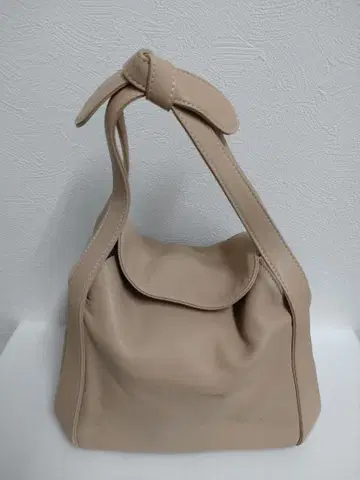 베이지 가죽 숄더백 노트 핸들