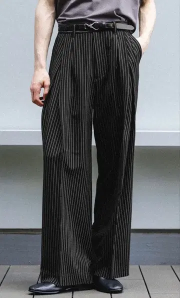 HARE 스트라이프 딥턱 와이드 스트레이트 팬츠