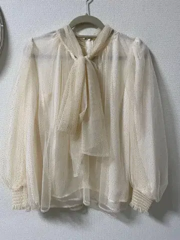 아이보리 시스루 보타이 블라우스