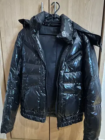 블랙 다운 자켓 퍼 포함 테트옴 [ HALB ]