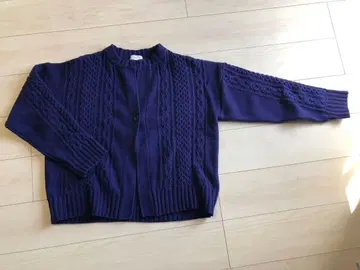 보라색 케이블 니트 가디건, 보라색 같은 파란색, 두꺼운 원단