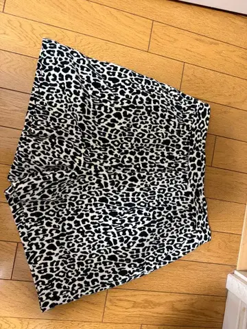 SLY 레오파드 무늬 숏팬츠 사이즈 2