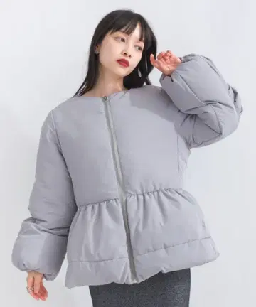 미사용 새상품 terrace 페플럼 파이버 다운 자켓