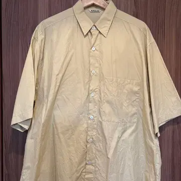 AURALEE 베이지 반팔 셔츠