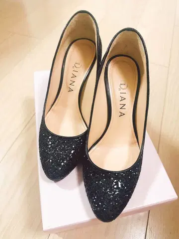 D.I.A.N.A. 블랙 글리터 펌프스