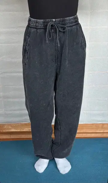 [ 무료배송 ] WESTSEA 피그먼트 가공 스웨트 팬츠 조거 팬츠 블랙