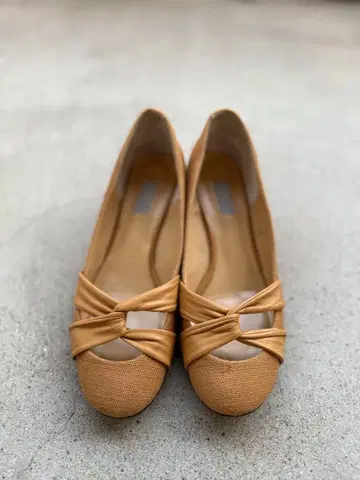 마가렛호웰 웨지힐 펌프스