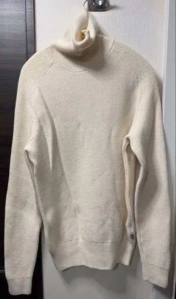 HUGO BOSS 터틀넥 니트