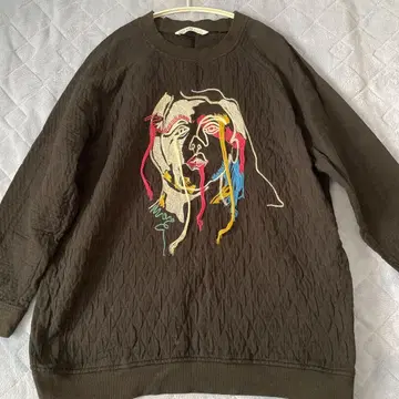 도모토 츠요시 사복 착용 zara 맨투맨