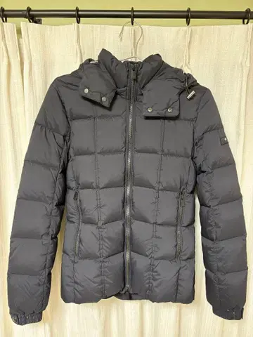 블랙 후드 부착 다운 자켓 (TATRAS)