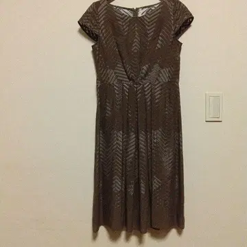 지오메트릭 패턴 브라운 원피스