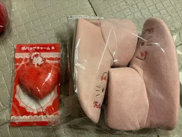 당첨 복권 키티 룸슈즈 참 세트