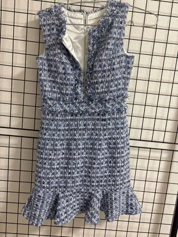 an 블루 계열 체크 프릴 타이틀 드레스