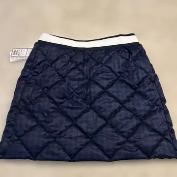 TIGORA 네이비 퀼팅 스커트