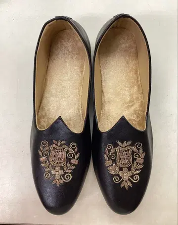 자수 장식 블랙 로퍼