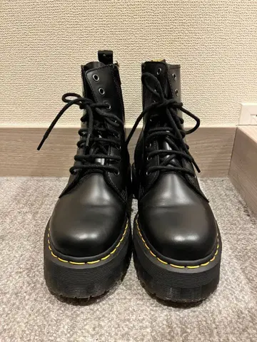 닥터 마틴 JADON 8홀 부츠
