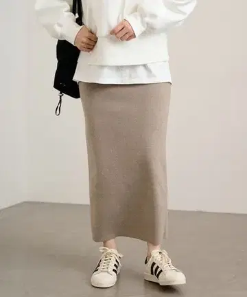 FRAMeWORK 총침 타이 스커트 베이지 2023