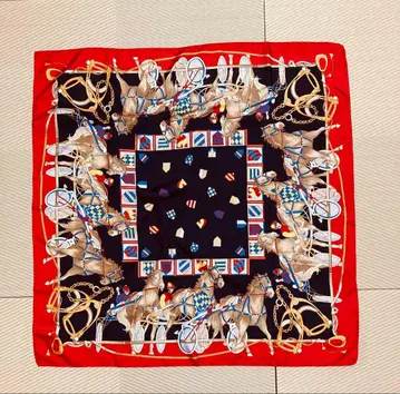 미사용품, 이탈리아제 말과 기수 패턴 프린트의 대형 스퀘어 실크 스카프