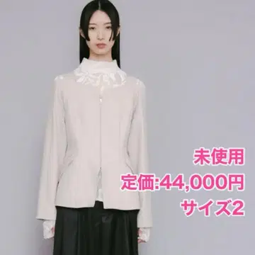 MURRAL Melt off shoulder jacket Ivory 2