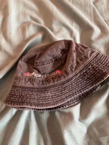 go!go!vanillas / [ FLOWERS ] LOGO 버킷햇