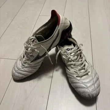 미즈노 축구화 스파이크 화이트/레드 모렐리아 네오