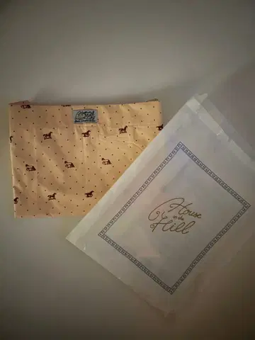 House on the Hill 토트백 베이지