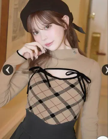 데콜테 오픈 체크 니트 미셸 마카롱 michellMacaron