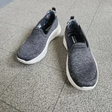 새상품급 SKECHERS 슬립인 에어쿨드 고워크 24cm 그레이