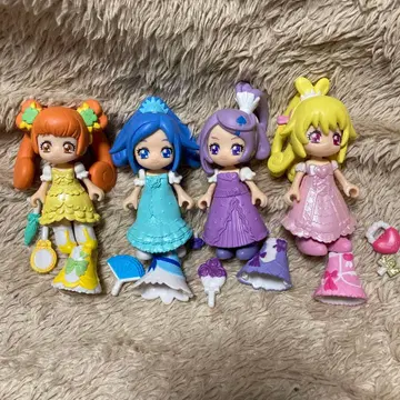 두근두근! 프리큐어 옷갈아입히기 인형 세트