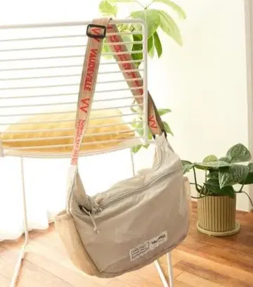 [새상품급] 보드빌 나일론 로고 테이프 사이드 포켓 숄더백