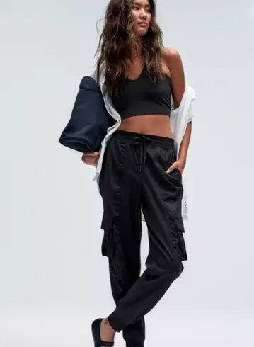 시착만 한 상품 룰루레몬 lululemon 브라운 계열 카고 팬츠 M