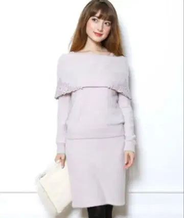 새상품급 리랜드트루 자수 니트 셋업