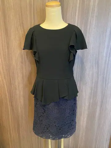 [ Soareak ] 네이비 절개 레이스 원피스