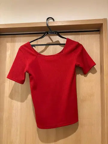 [새상품급] AZUL 빨간색 반팔 상의 S