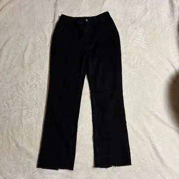 라이트온 백 슬릿 세미 플레어 데님