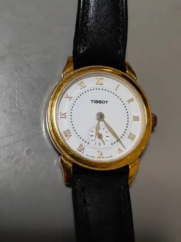 TISSOT R 220 손목시계