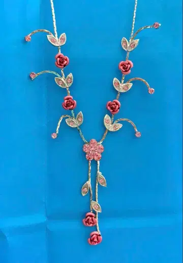 꽃과 잎 디자인 롱 목걸이