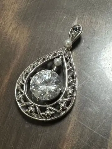 눈물형 펜던트 스톤과 펄 장식 빅 사이즈