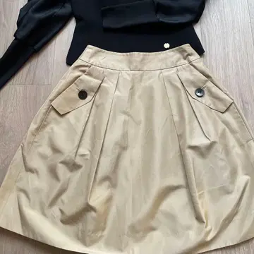 Foxey 무릎 기장 실크 혼방 스커트