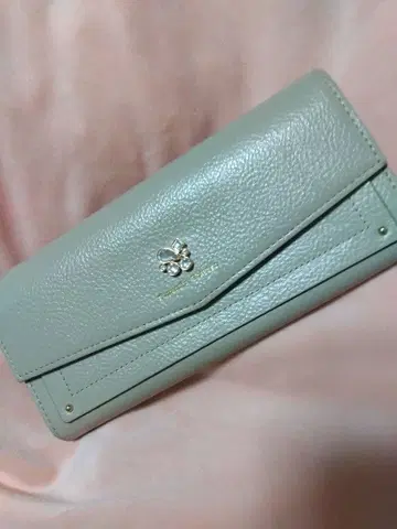 박스 포함 베이지 가죽 장지갑 플랩식