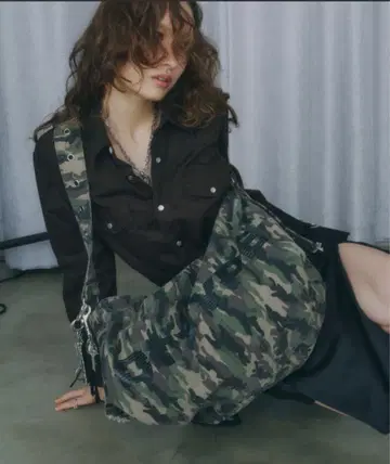 도타입 DTYYPE 로고 빈티지풍 보스턴 백 카모플라쥬 패턴