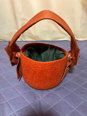 오렌지색 펠트 바스켓백