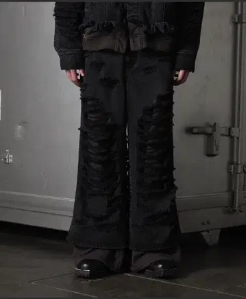 [ GRANCY ] 맨투맨 도킹 디자인 데미지 배기 데님 팬츠