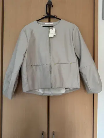 베이지 노카라 합성 피혁 자켓