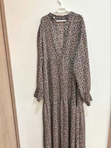 꽃무늬 긴팔 플레어 원피스