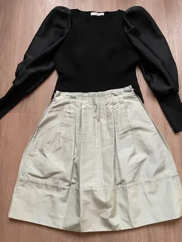 Foxey 실크 무릎 기장 스커트 가격 인하했습니다