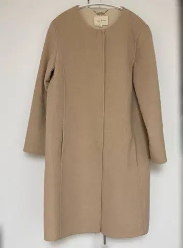 데뷔 피오레 레스 빠세 코트