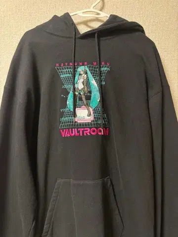 하츠네 미쿠 후드티 vault room L 블랙 가격 인하 가능